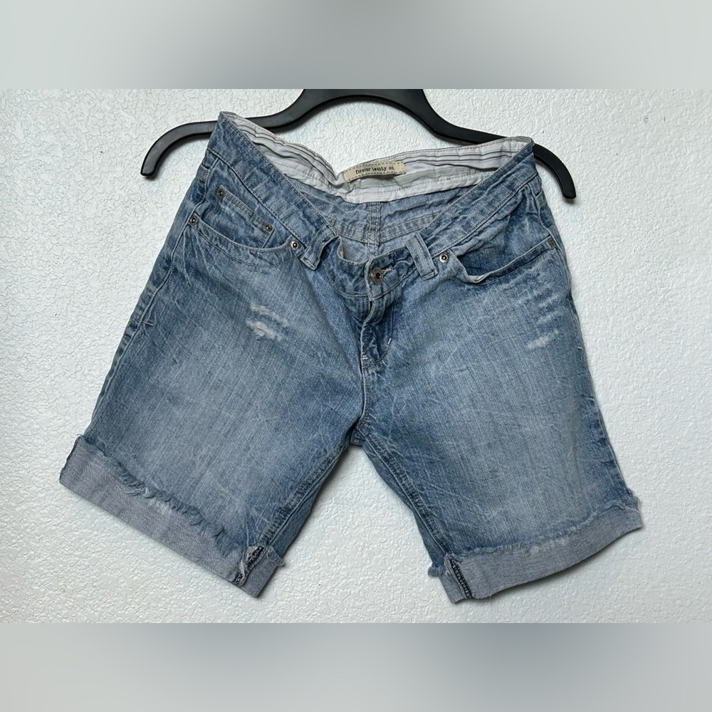 Women’s Forever 21 Light Blue Rolled-Hem Denim Shorts Size 28